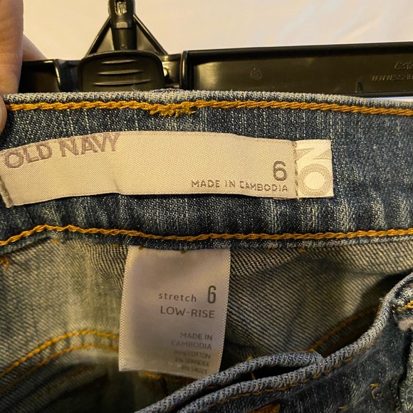 EUC Old Navy denim jeans. Size 6. - Picture 6 of 11